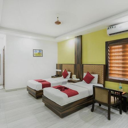 Hotel Kochi Crown Exterior photo