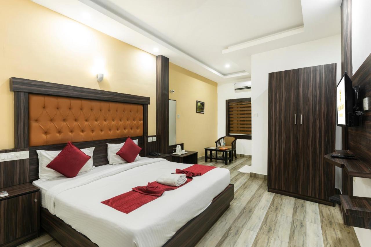 Hotel Kochi Crown Exterior photo