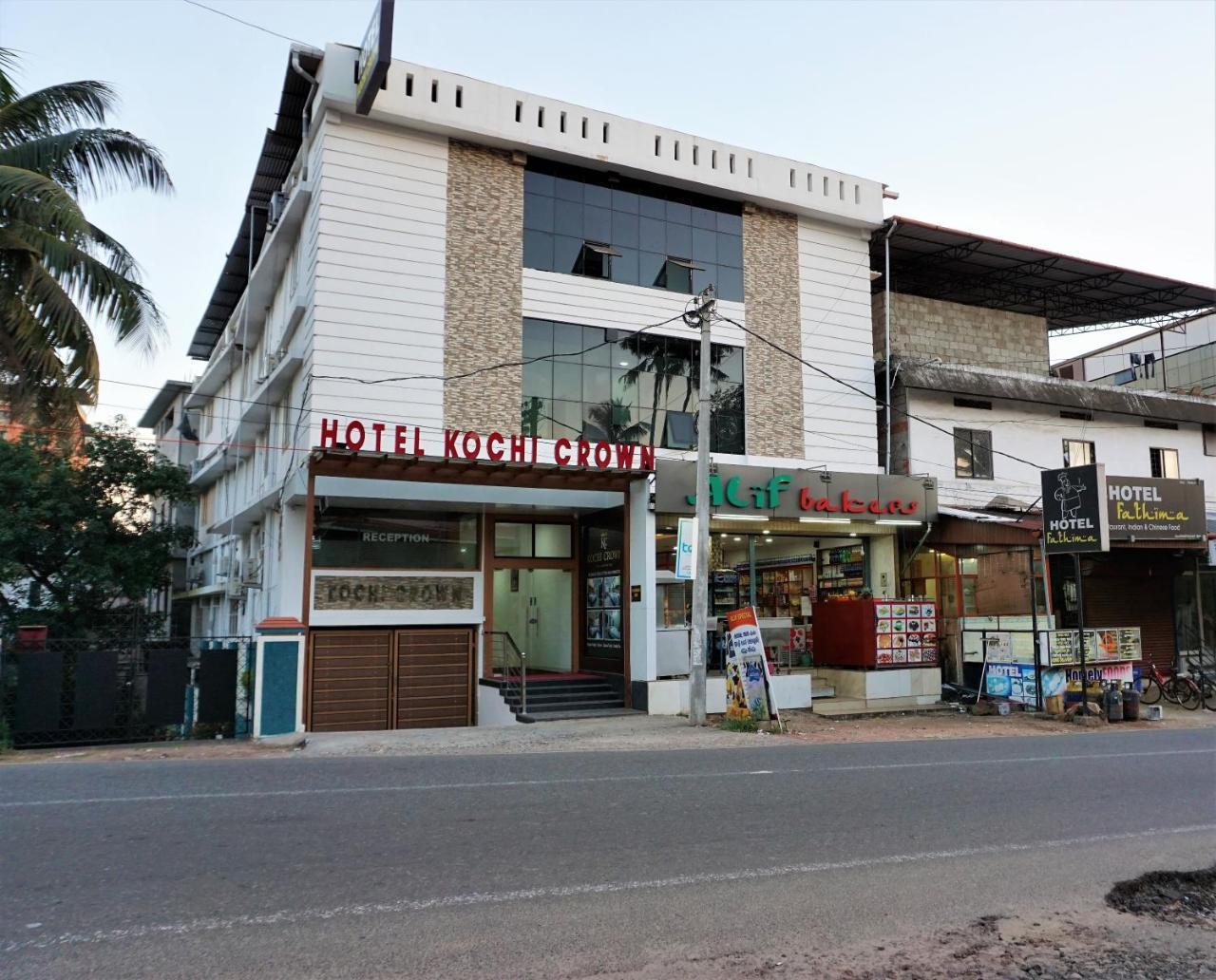 Hotel Kochi Crown Exterior photo